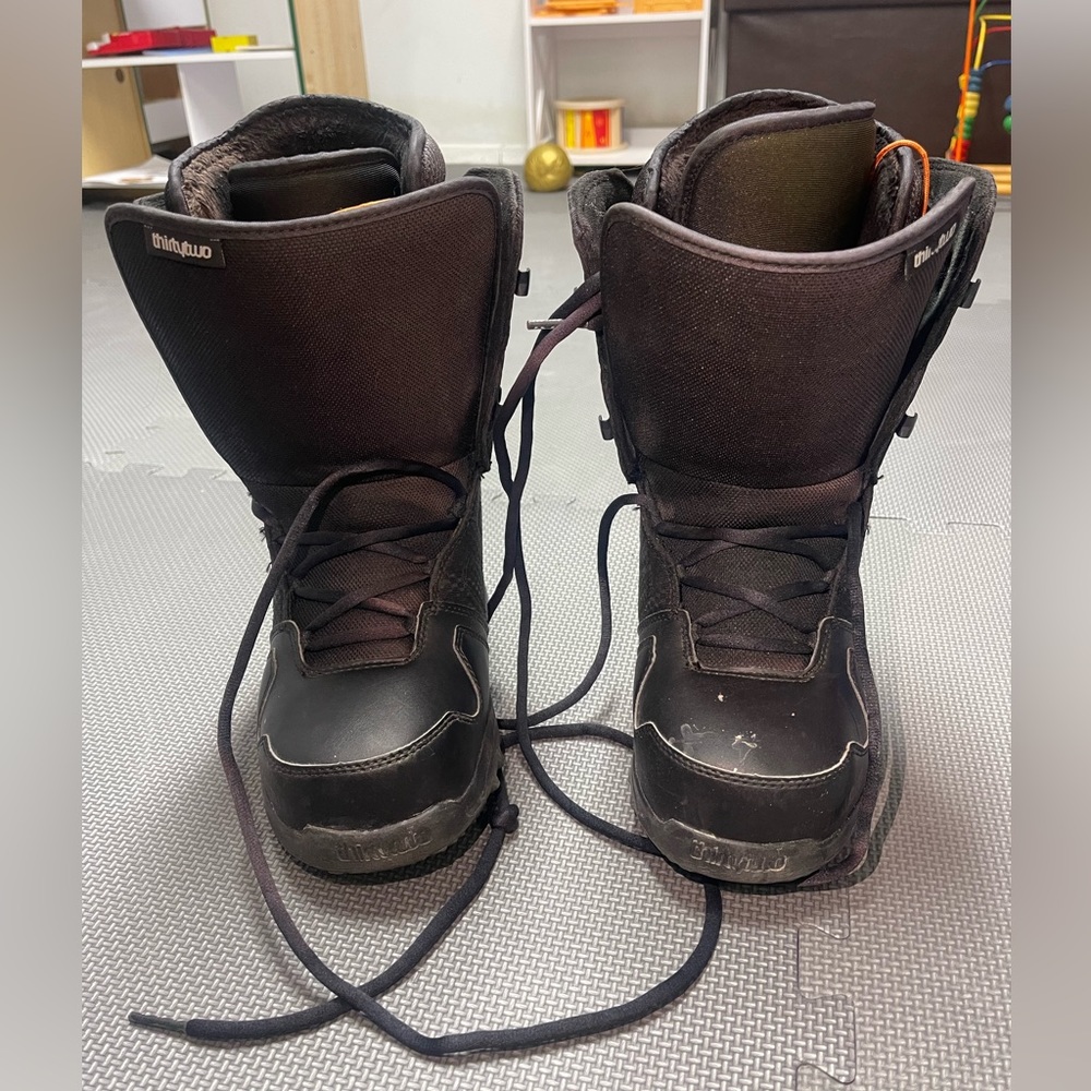 Snowboard Boots size 7 WOMENS USED but very good condition